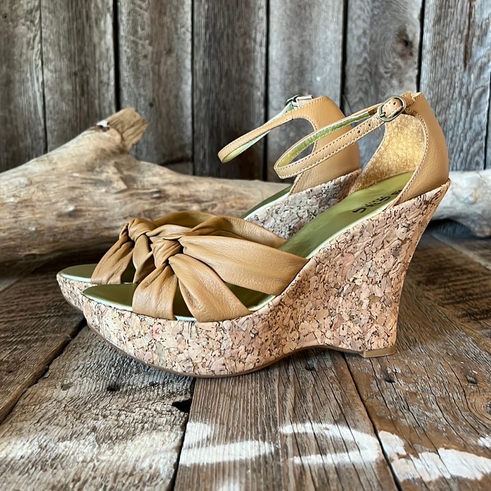 BCBG Paris Sonata Tan Tumbled Leather Size 8
